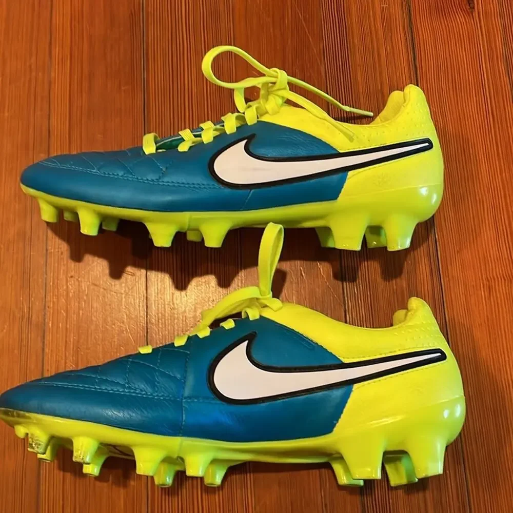Women’s Nike Tiempo Legacy FG Cleats 630547-400 Tagged 8 Fits like a 6/6.5